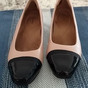Clarks Artisan Ladies Flats Shoe Size 7.5